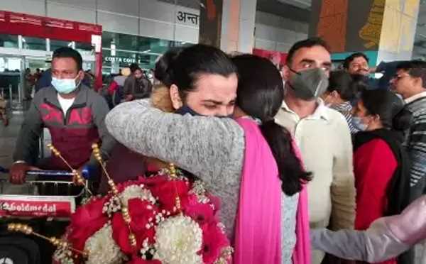 यूक्रेन संकट : 2 हजार से अधिक भारतीयों को शनिवार को वापस लाया जाएगा यूक्रेन संकट : 2 हजार से अधिक भारतीयों को शनिवार को वापस लाया जाएगा